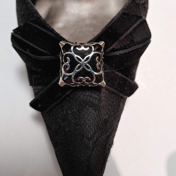 Bravo Brown Lacey Black Pointed Toe Shoes - Picture 3 of 7